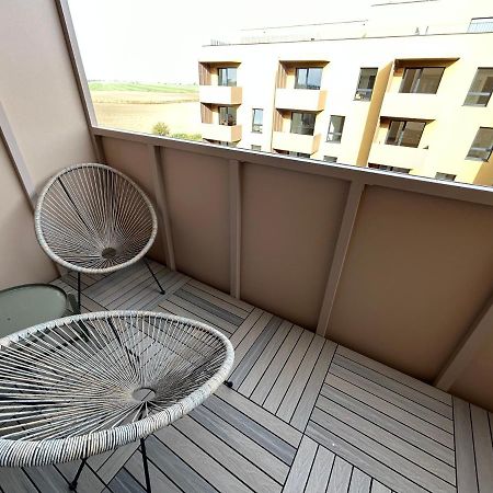 Cozy 1-Bedroom Condo Miloslavov Esterno foto