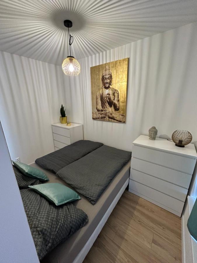 Cozy 1-Bedroom Condo Miloslavov Esterno foto