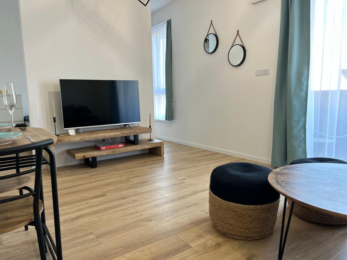 Cozy 1-Bedroom Condo Miloslavov Esterno foto